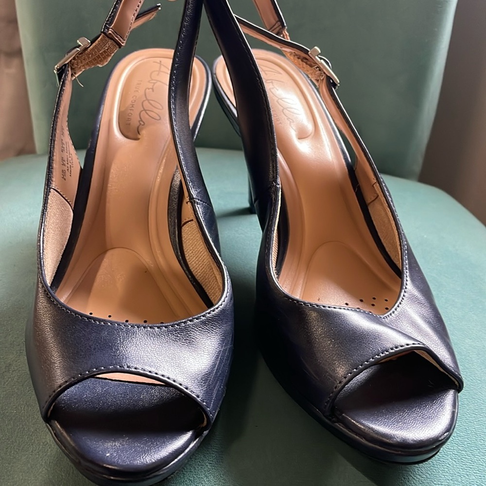 Ladies navy blue heels